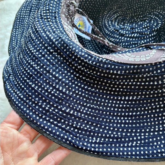 Wallaroo Scrunchie Sun Hat Navy Polka Dot Packable Lightweight Sun Protection OS - Picture 5 of 7